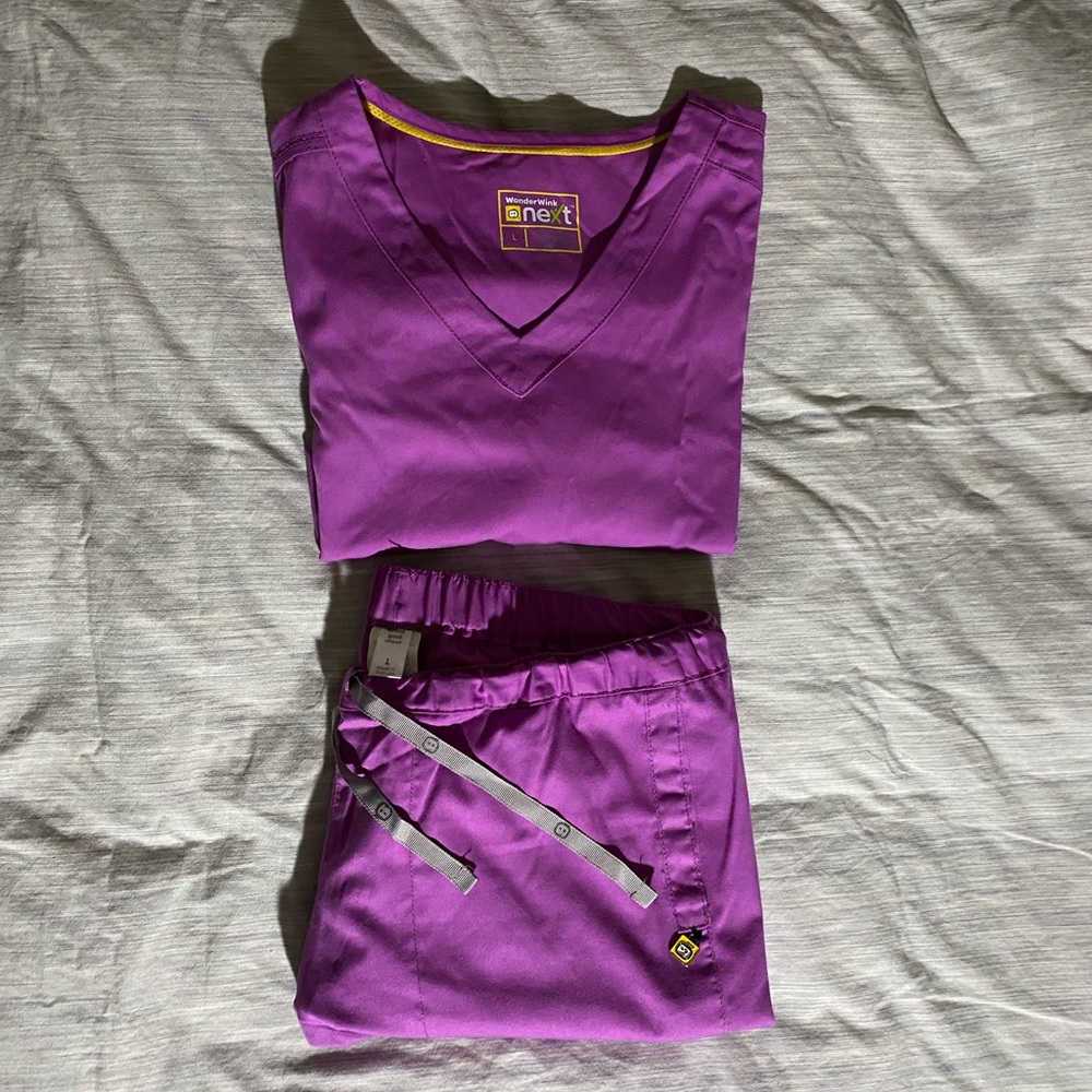 Women’s Wonder Wink Scrubs.